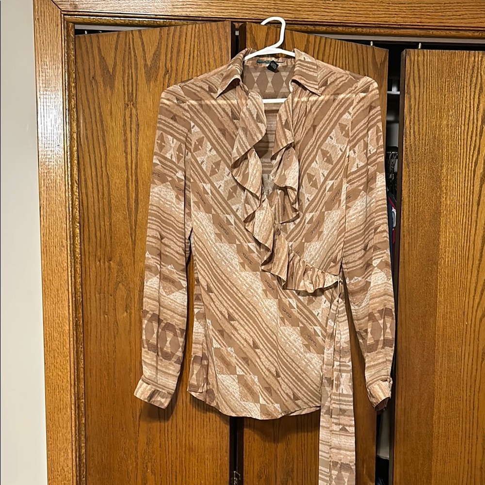 Gorgeous Ralph Lauren M Patterned Ruffle wraparound blouse with removable sash